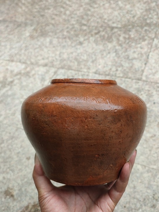 模压印花陶罐一个，年代民国！插花不错！