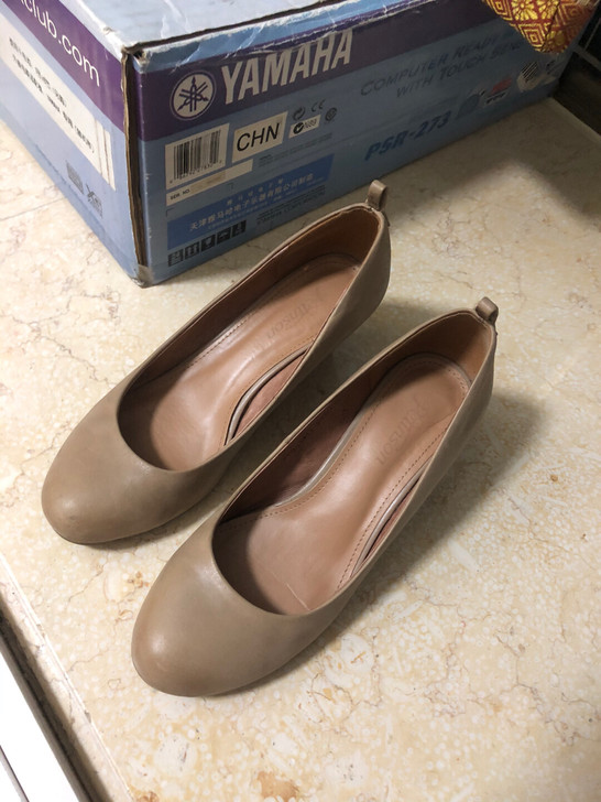 8新裸色圆头坡跟真皮皮鞋37码
