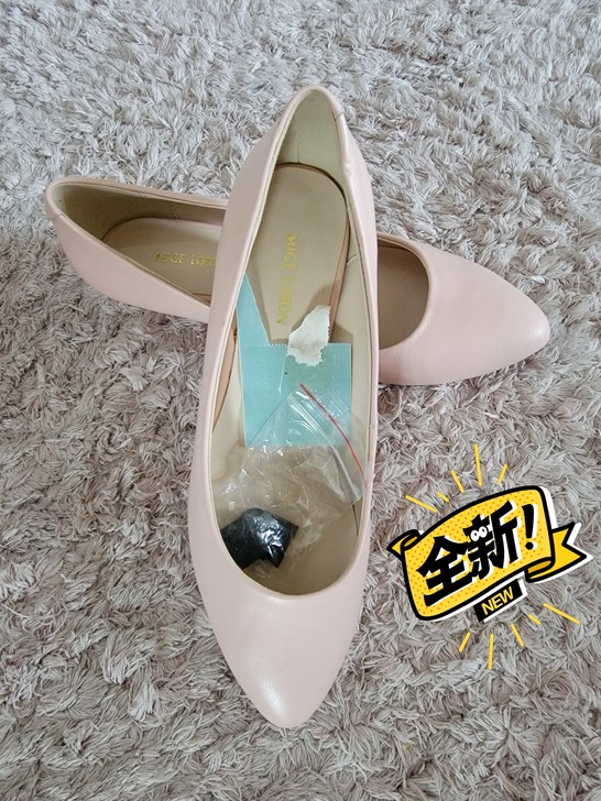 坡跟，肉粉色，浅口女单鞋。全新