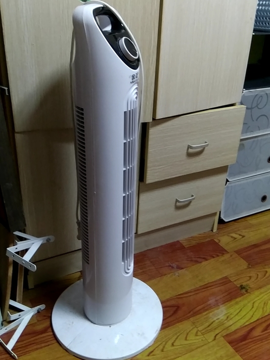 塔扇一台，无叶风扇，正常使用，需要的拿走，...
