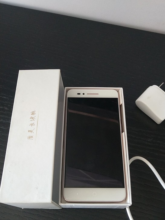 中兴智能手机  手机基本全新  只用过几次...