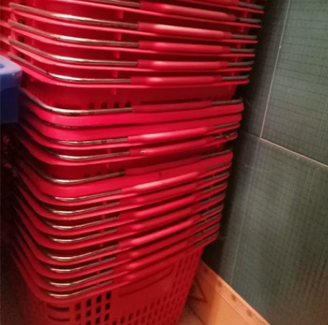 家里之前是开果园的这些篮子都是当时买的，没...