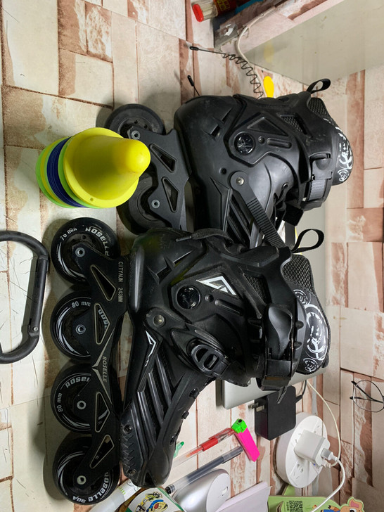 出一双轮滑,40码,价格也议