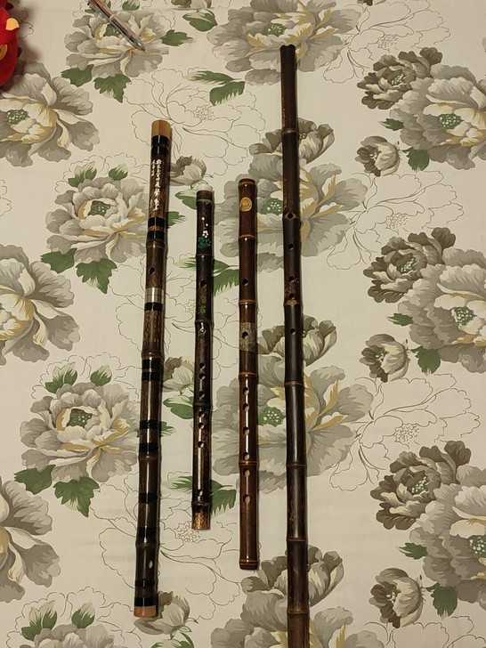 老竹笛4支，每支价格不同。欢迎询价。