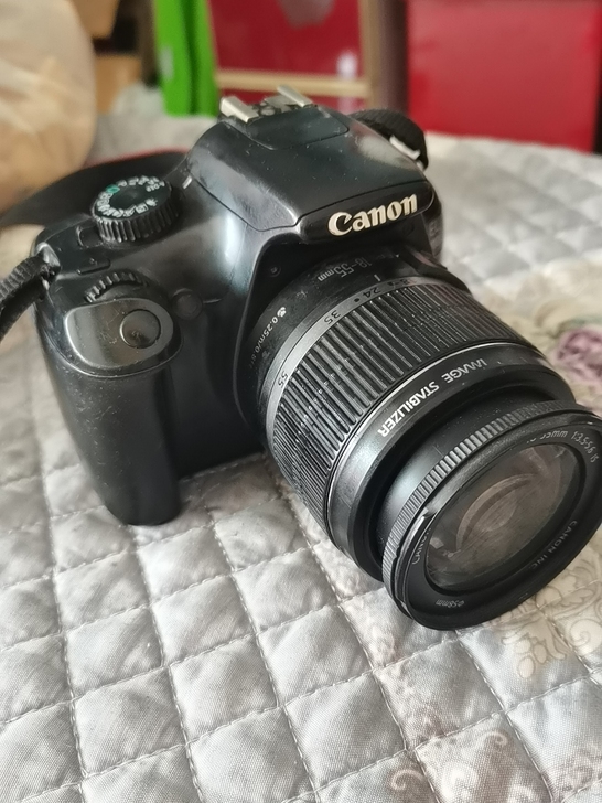 闲置一台二手佳能1100D,功能正常,成色...