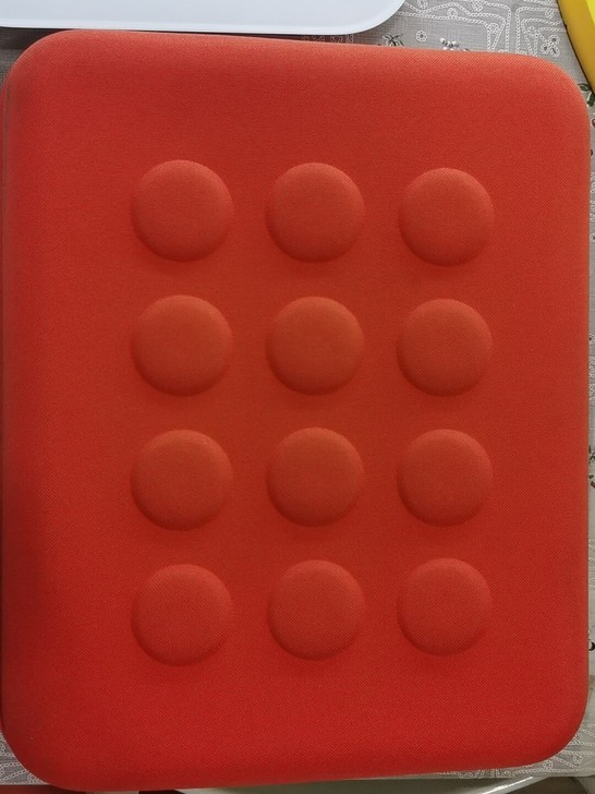 橙色小旅行箱，非皮质。