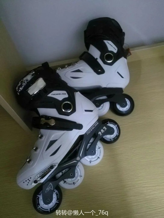 轮滑鞋40码,8成新,有使用磨损,400+...