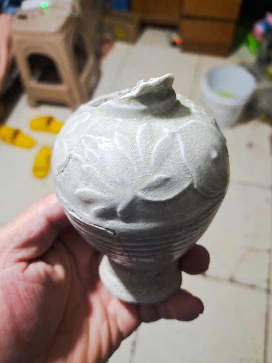 花瓶暗刻花残器