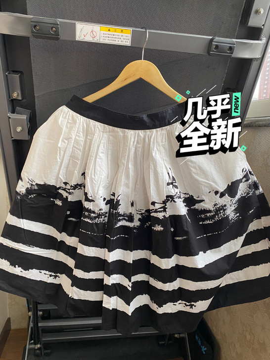 九成新!首尔东大门店内购入,短款蛋糕裙,膝...