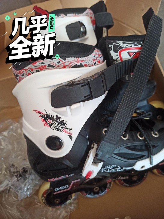 轮滑鞋9成新，只穿过几次，基本全新，很干净