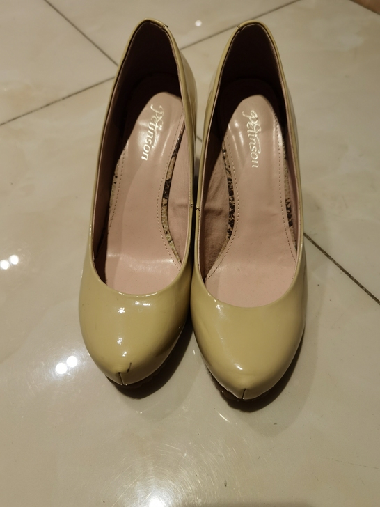 闲置转让：商场购置女坡跟高跟鞋，正品，穿过...