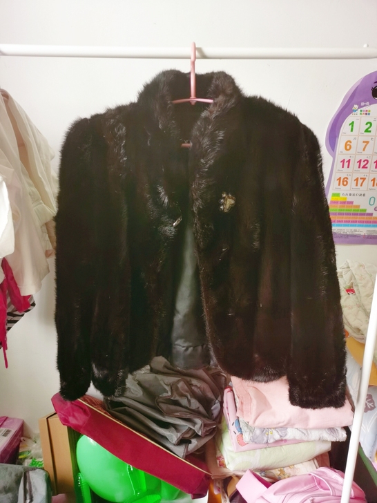 黑色貂皮上衣外套，胸围108，肩宽48，腰...