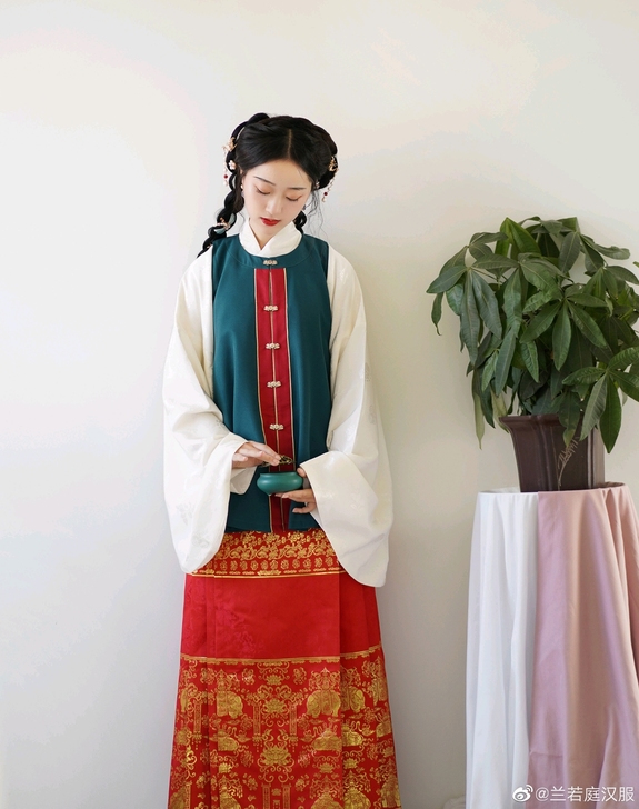 兰若庭 仿孔府短比甲 S码 红色 淘宝买的...