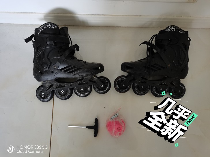 41的轮滑鞋,9成新,买来几乎没咋用!年纪...