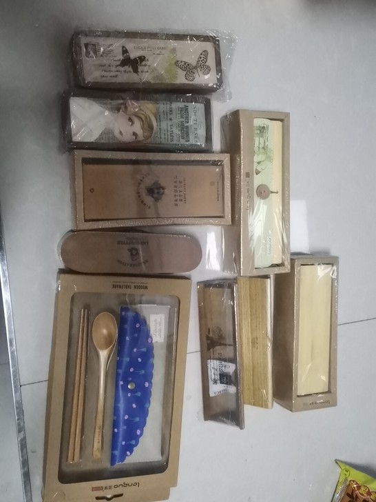 全新蓝果笔盒，实木手工制作！