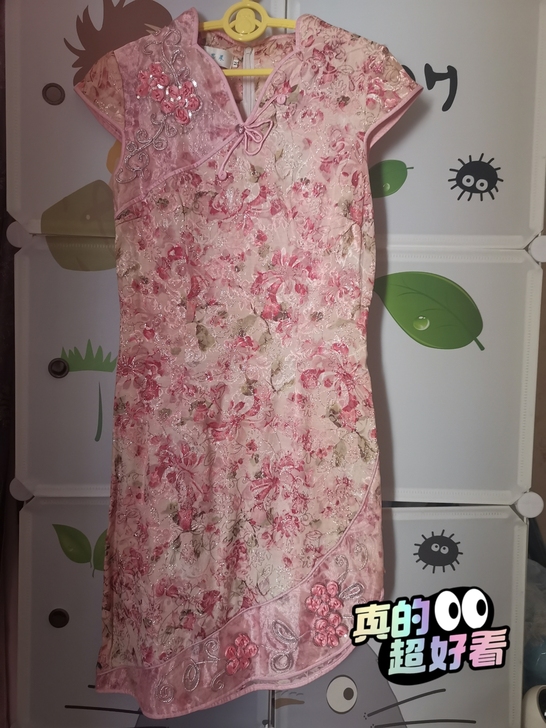 旗袍，M码，实体店买的。孕前穿了一次，本人...