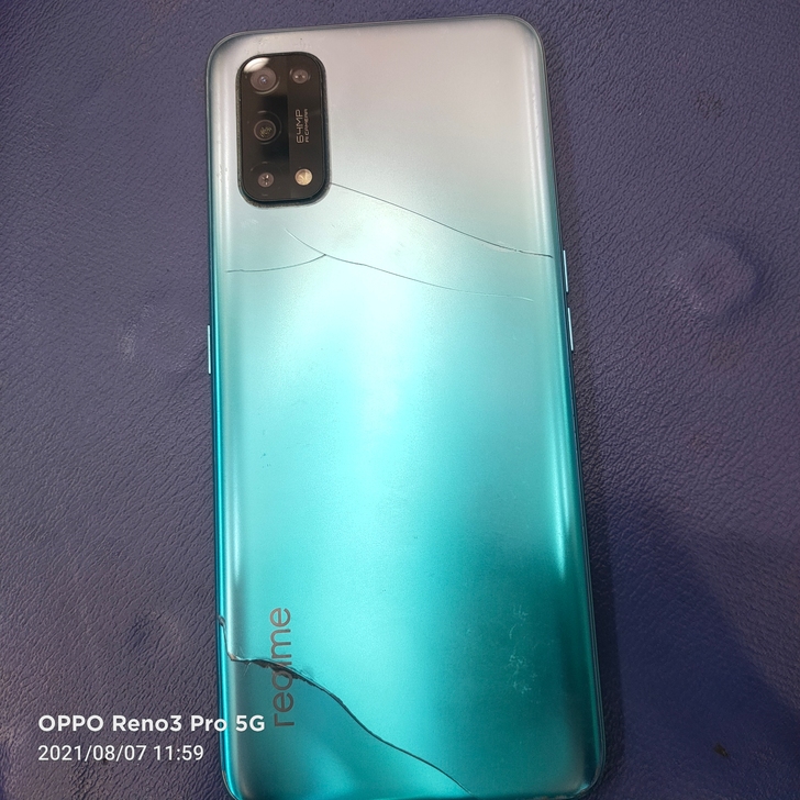 realme 真我x7，8+128，屏坏后...