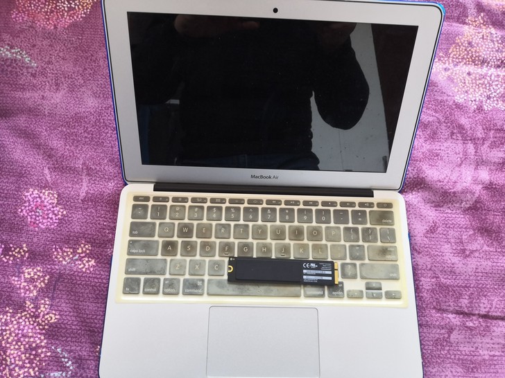 原装苹果 MACBOOK AIR 2012...