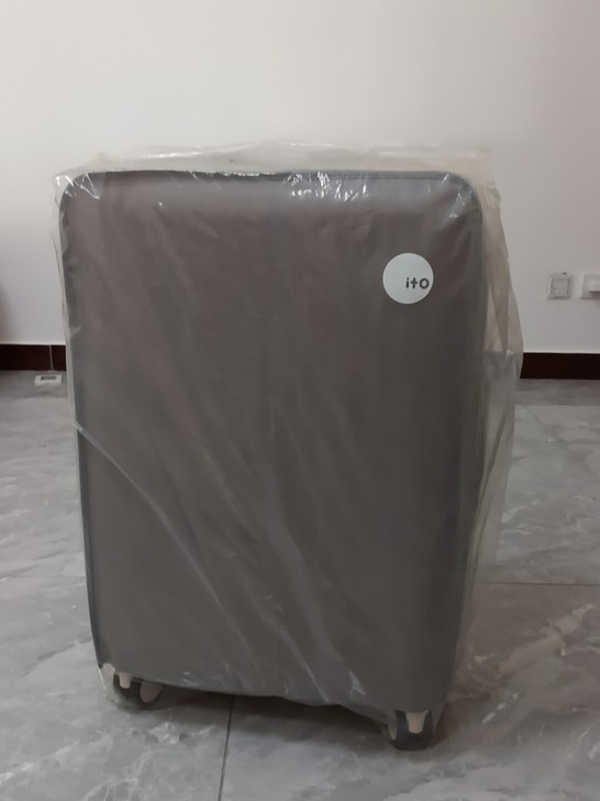 ito旅行箱24寸全新的火烈鸟粉!外面灰色...