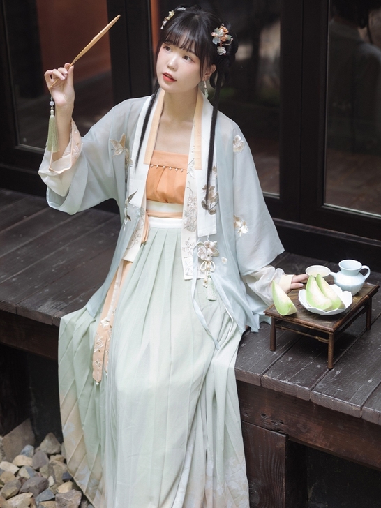 出，已收到   远山乔【琼琚】明制汉服女对...