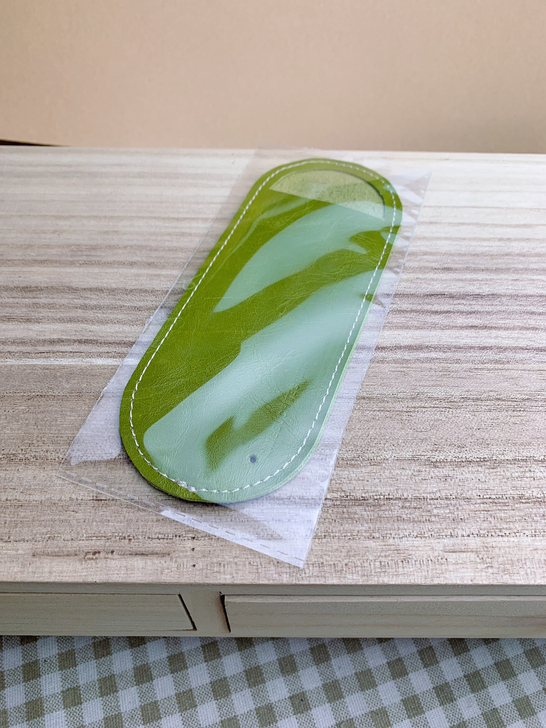 真皮笔套，可放入3只笔，工厂次品处理，商标...