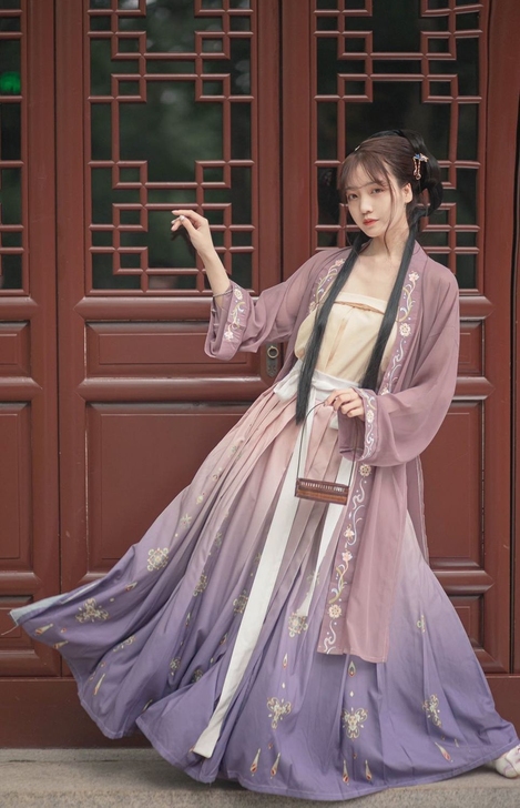 十里香宋制三件套m码 40元包邮，只是穿过...