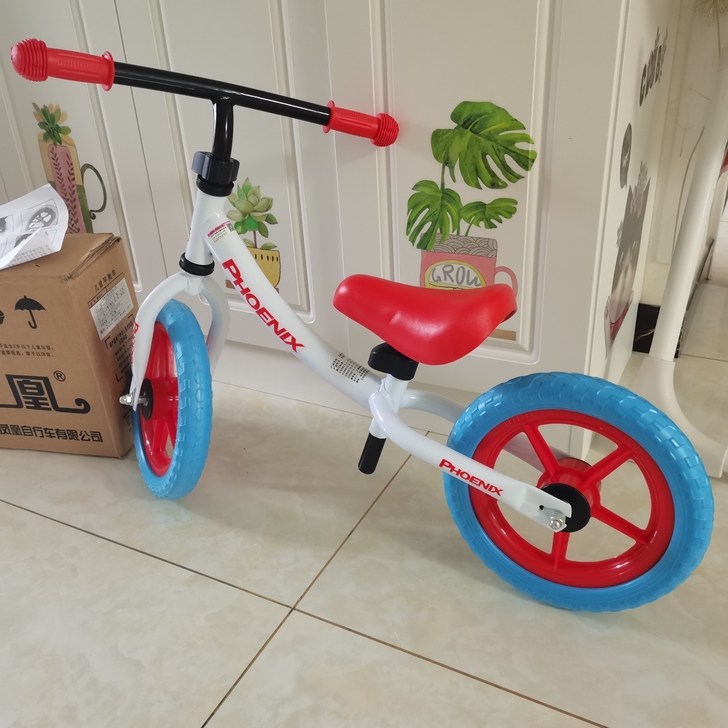 刚组装上，拧螺丝是个累活儿，孩子试了下最低...