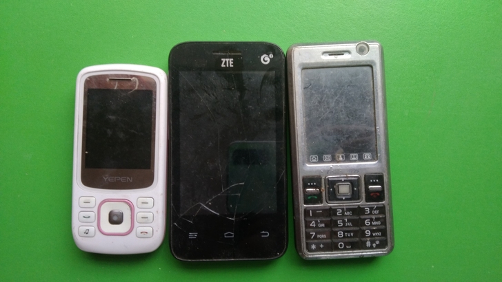 一台中兴一台好像是诺基亚一台不知道看中可直...