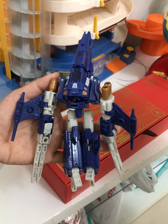 变形玩具泰坦归来系列扳机,就是图片这样,我...