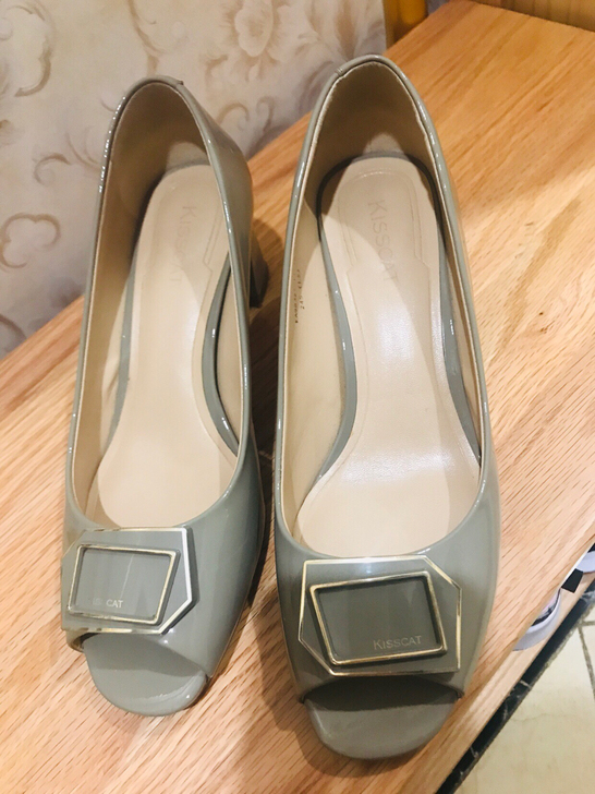 Kiss cat女士鱼嘴夏季皮鞋，很大气的...