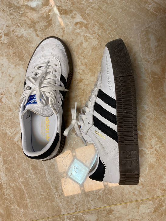 阿迪达斯官网购入的