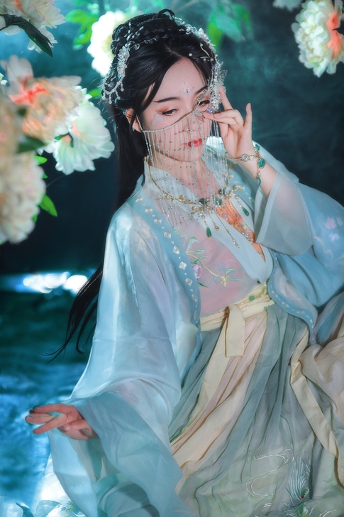 钟灵记秋盈对襟齐腰襦裙绣花汉服配吊带披帛