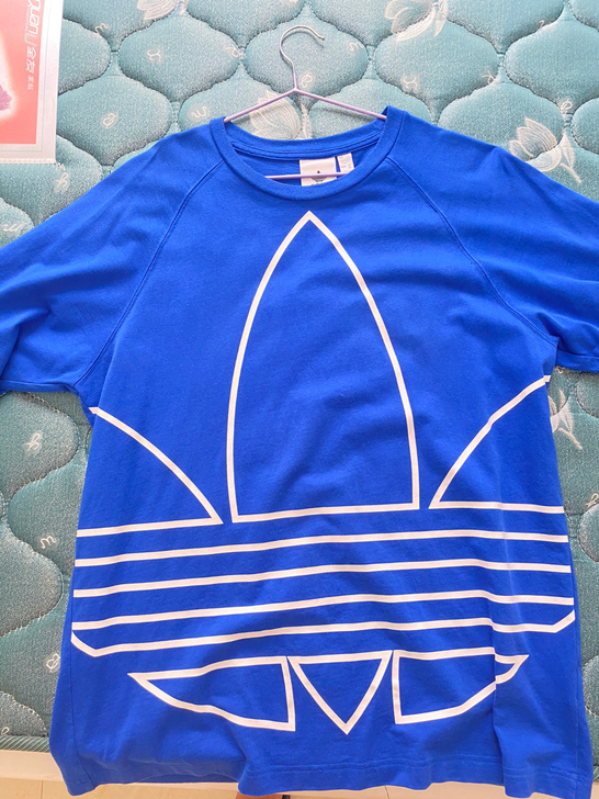 阿迪达斯三叶草短袖