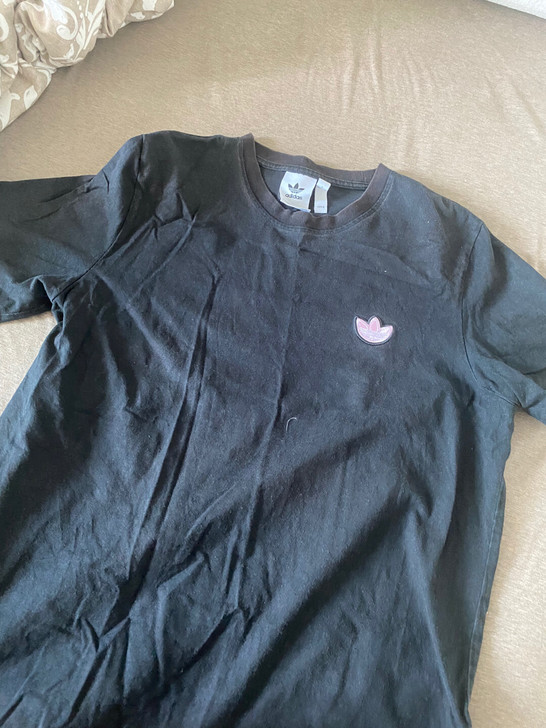 阿迪达斯三叶草