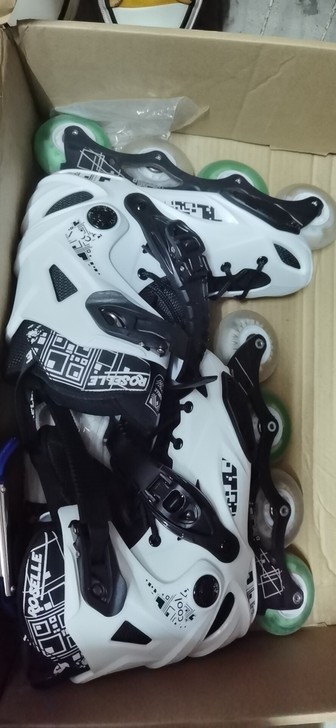 九成新 送一套发光轮 一个扣 竹炭包 好像...