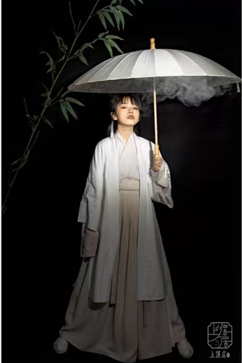 上遥居 行云 宋制 直领对襟衫对穿交麒麟褙子