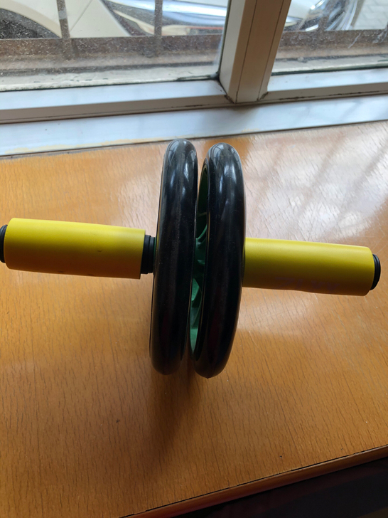 健腹轮，买多了光挨说了。不练还占地方。自己...