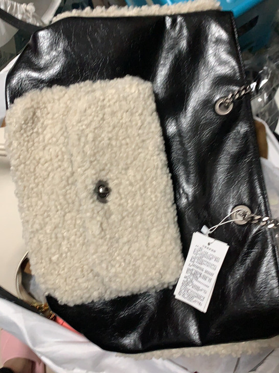 单肩大包，小包可拆，小包单有肩带，盲目入手...