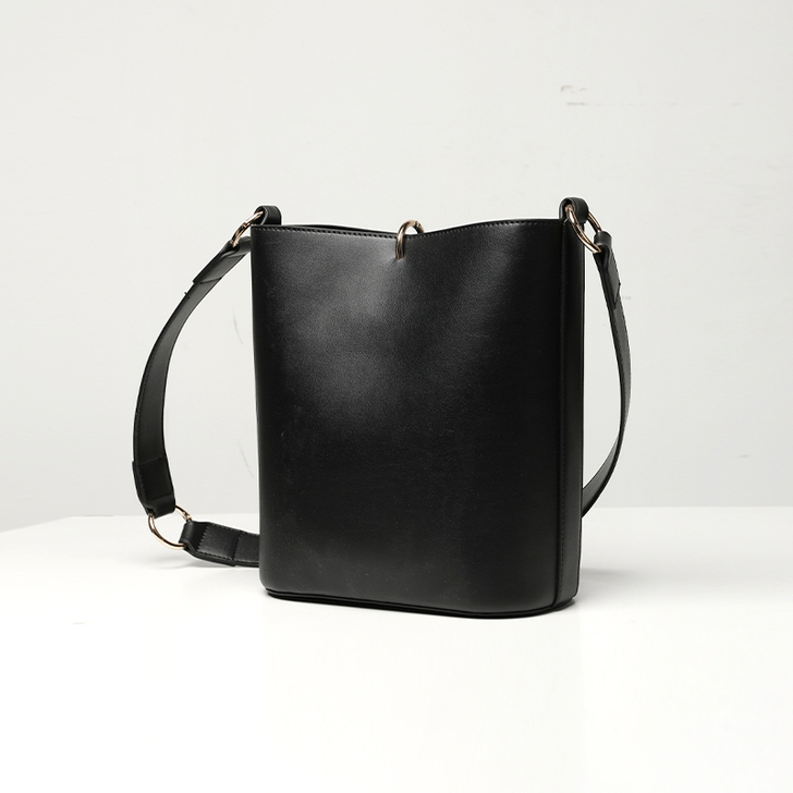 1方2019新款复古简约百搭水桶包多用单肩...