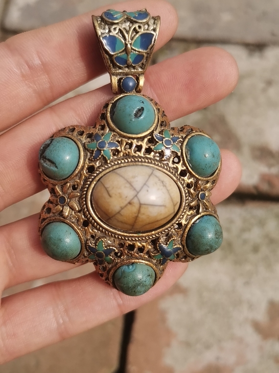 拆迁村收来一个老物件，品相如图有瑕疵，介意...