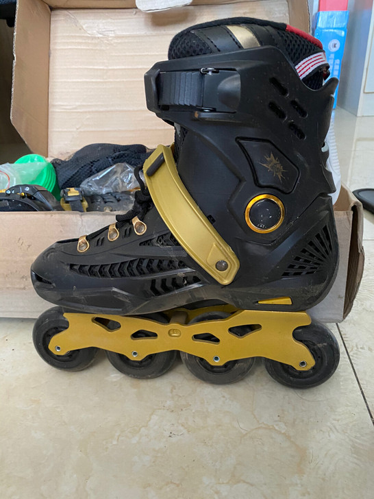 38码直排轮滑鞋,赠护膝