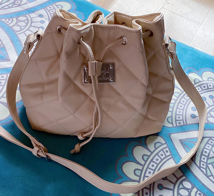 全新韩版简约时尚水桶包单肩包斜挎包，全新实...