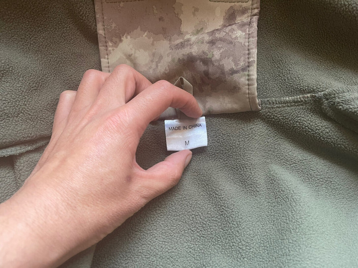 沙漠迷彩M号，新旧自己看看吧功能性挺强。只...