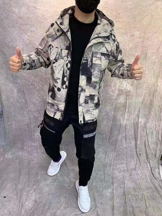 男士潮款外套,适合春秋季穿着,尺码只有17...
