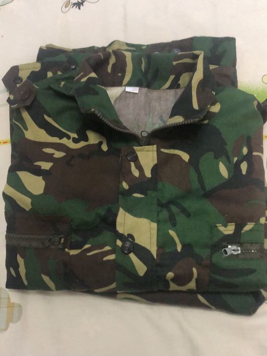 军训服套装185，几乎全新，赠背心，40元...