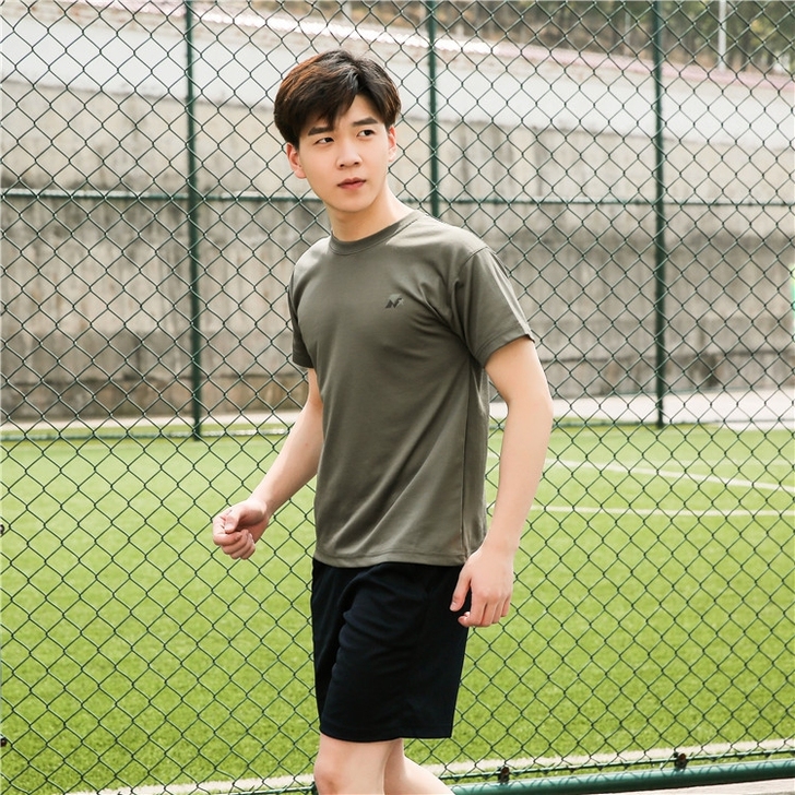 灰绿色夏季体能训练服，速干短袖T恤速干短裤...