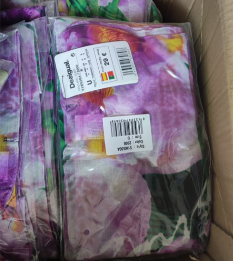 西班牙大牌desigual品牌围巾,这款是...