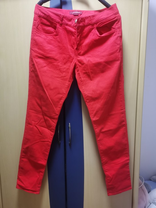 红色长裤纯棉，很正的红色实物比图片暗，是暗...