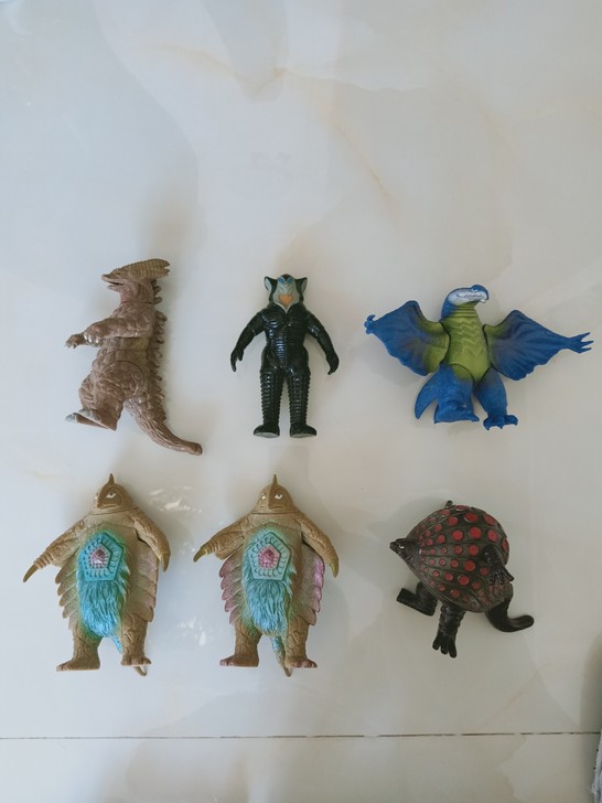 日版万代奥特曼人偶怪兽软胶脚底印记英文 日...