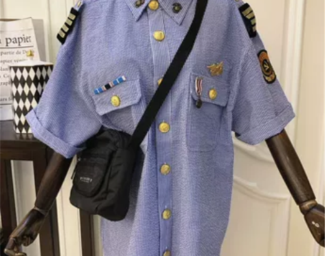 [转卖]外贸好货三色徽章细格子颗粒海军风别...